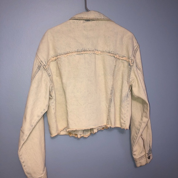 Urban Outfitters Denim Acid Wash Cropped Jacket - Picture 3 of 4